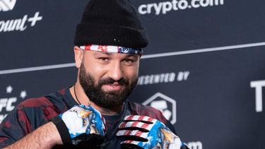 El peleador de UFC Josh Hokit habla en conferencia de prensa durante el día de medios del UFC Freedom 250 el miércoles 10 de junio del 2026. (AP Foto/Manuel Balce Ceneta)