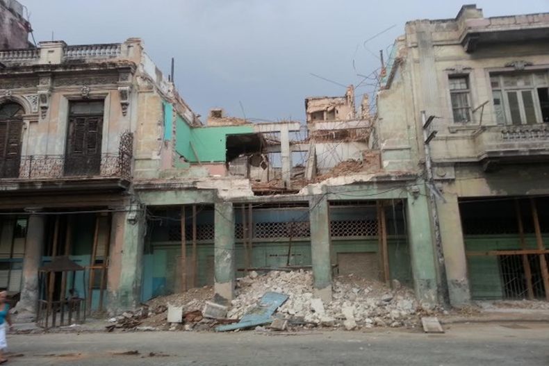 La irresponsabilidad de las autoridades dejó sin casa ni pertenencias a un matrimonio y su hijo.