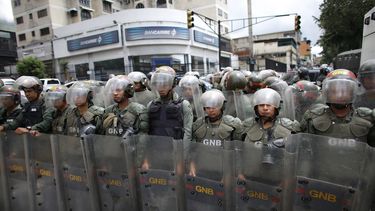 Gobierno y oposición marchan en Caracas