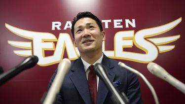 americateve | El pitcher japon&eacute;s Masahiro Tanaka habla en una conferencia de prensa el martes, 17 de diciembre de 2013, en Sendai, Jap&oacute;n. (AP Photo/Kyodo News) JAPAN OUT, MANDATORY CREDIT