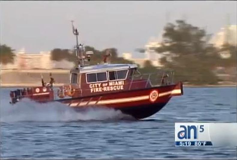 Dos balseros cubanos siguen desaparecidos tras naufragar en plena bahía de Biscayne.