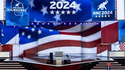 El escenario en el Foro Fiserv previo al inicio de la Convención Nacional Republicana 2024, el sábado 13 de julio de 2024, en Milwaukee. (AP Foto/J. Scott Applewhite)