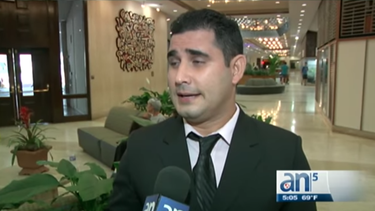 profesionales cubanos que el regimen no deja entrar a la isla presentan demanda ante union europea