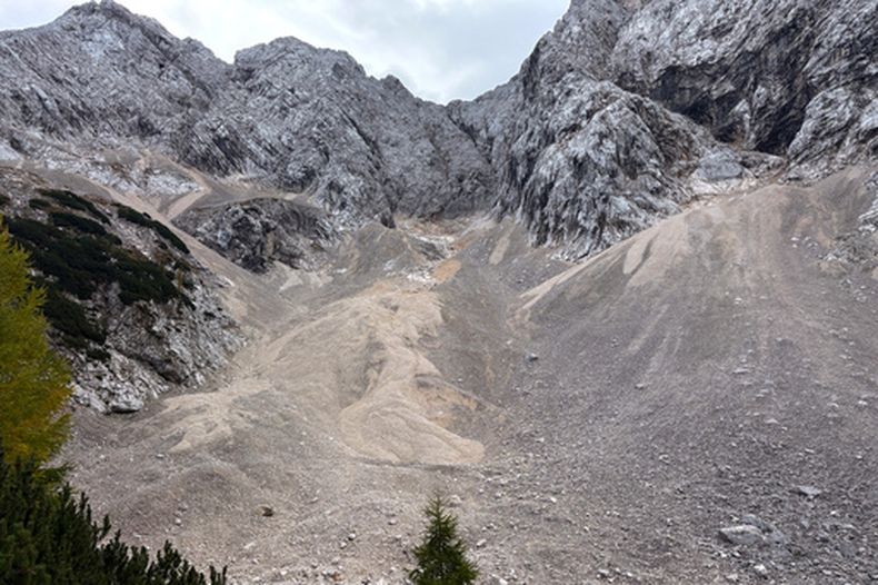 Vista general del glaciar Skuta cerca de Kamnik, Eslovenia, el 11 de octubre de 2026. (AP Foto)