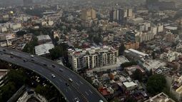 En esta imagen de archivo, el sol se pone en la Ciudad de México tras fuertes aguaceros, el 25 de julio de 2024. (AP Foto/Marco Ugarte, archivo)