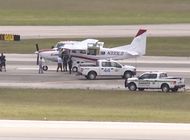 pasajero sin experiencia de vuelo aterriza avion en aeropuerto en palm beach