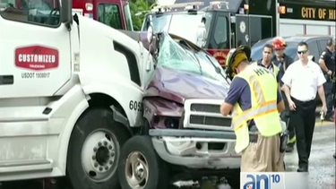 un accidente de consecuencias fatales paralizo hoy una importante interseccion de hialeah