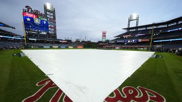 Posponen tercer juego de la Serie Mundial por lluvia