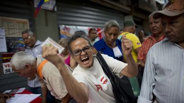Recolectan firmas contra medidas de Obama sobre Venezuela