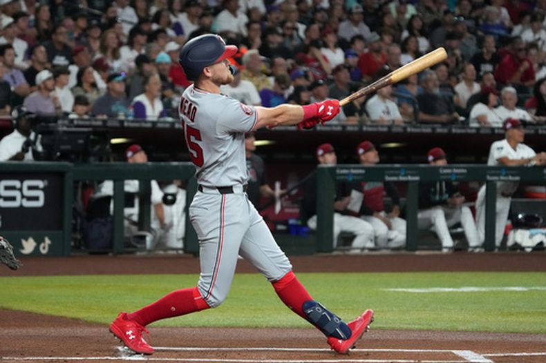 Curtis Mead, de los Nacionales de Washington, pega un jonrón de dos carreras en el juego del sábado 6 de junio de 2026 ante los Diamondbacks de Arizona (AP Foto/Rick Scuteri)