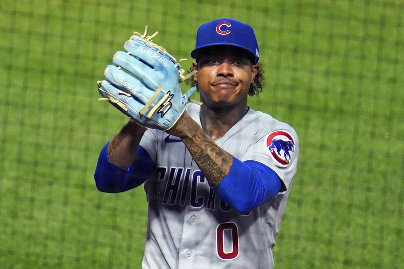 El abridor Marcus Stroman, de los Cachorros de Chicago, se dirige a la cueva tras resolver la séptima entrada del juego ante los Piratas de Pittsburgh, el martes 20 de junio de 2023 (AP Foto/Gene J. Puskar)