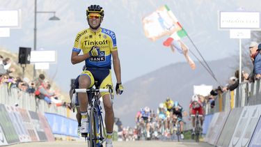 americateve | El espa;ol lberto Contador celebra su triunfo en la cuarta etapa de la carrera Tirreno-Adri&aacute;tico en Selvarotonda, Italia, el s&aacute;bado 15 de marzo del 2014. (AP Foto/Fabio Ferrari, Lapresse) ITALY OUT