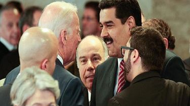 biden negocia con el chavismo levantar sanciones a pdvsa mientras aplicaria embargo petrolero a rusia