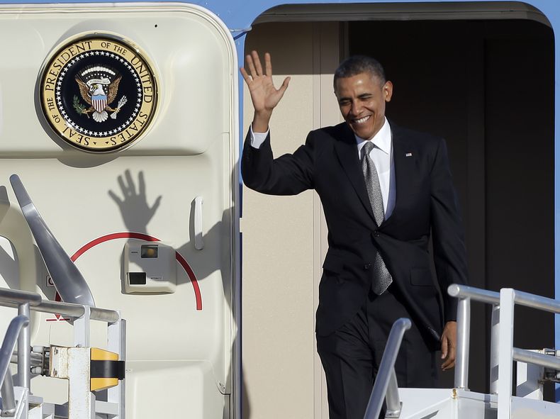 El presidente Barack Obama en el aeropuerto de Miami el viernes, 8 de noviembre del 2013.&para;   (Foto AP/Alan Diaz)