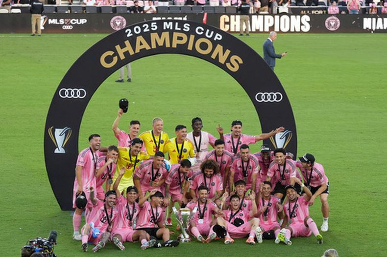 Jugadores del Inter Miami celebran tras ganar la final de la MLS al superar a los Vancouver Whitecaps el sábado 6 de diciembre del 2025. (AP Foto/Lynne Sladky)