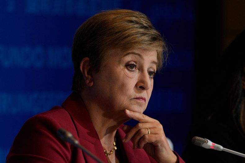ARCHIVO - Kristalina Georgieva, directora gerente del Fondo Monetario Internacional (FMI), en una sesión informativa en Beijing, China, el 10 de diciembre de 2025. (AP Foto/Ng Han Guan, Archivo)