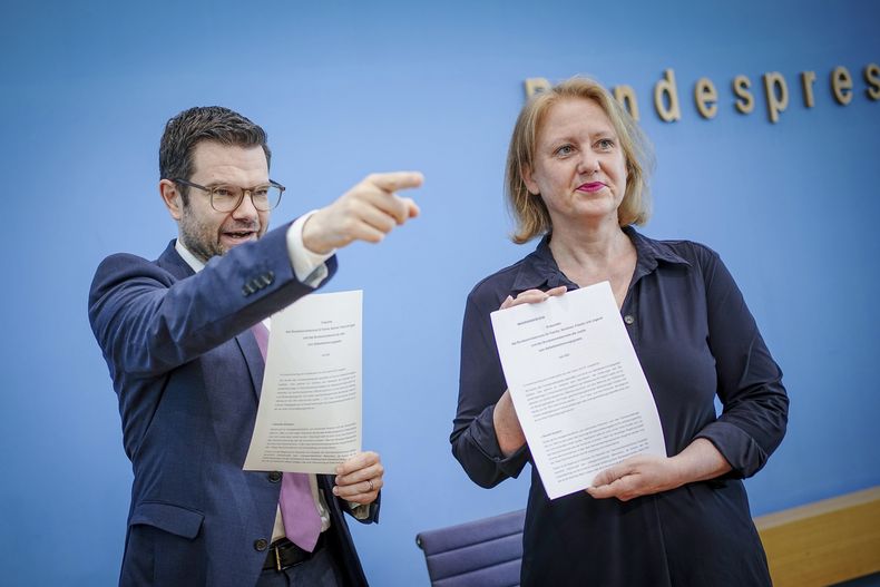 EUR-GEN ALEMANIA-TRANSGÉNERO