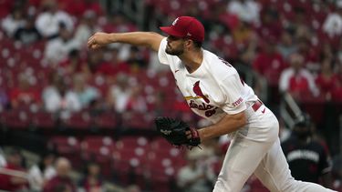 Dakota Hudson, abridor de los Cardenales de San Luis, hace un lanzamiento en el juego del miércoles 2 de agosto de 2023, ante los Mellizos de Minnesota (AP Foto/Jeff Roberson)