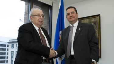 Venezuela indaga a Guaidó y oposición dice que entregó ayuda