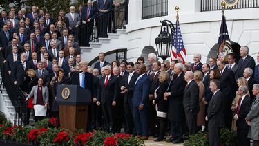 Republicanos cada vez más blancos; demócratas más inclusivos