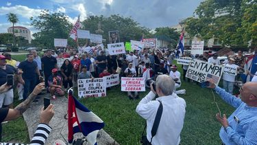 Exiliados cubanos en Miami se manifestaron contra los llamados a terminar el embargo al régimen castrista. (Mario J. Pentón)&nbsp;