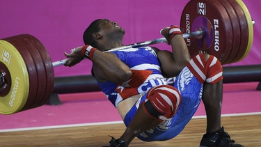 el pesista cubano juan columbie, a punto de morir en plena competencia en los panamericanos