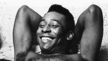 Colegas definen a Pelé como el mejor de la historia