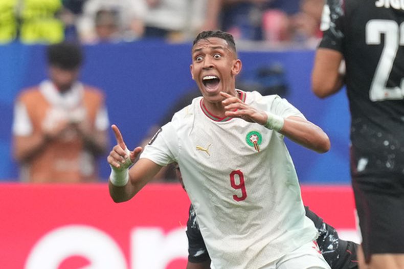 El marroquí Soufiane Rahimi celebra durante el partido de octavos de final entre Canadá y Marruecos, el sábado 4 de julio de 2026, en Houston. (AP Foto/Eric Gay)