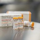 FDA avala dosis pediátricas de vacuna de Pfizer contra COVID