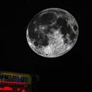 Una imagen de la Luna es proyectada en el Planetario Iziko en Ciudad del Cabo, Sudáfrica, el martes 13 de agosto de 2024, como parte de la Conferencia Mundial de Astronomía. (AP Foto/Nardus Engelbrecht)