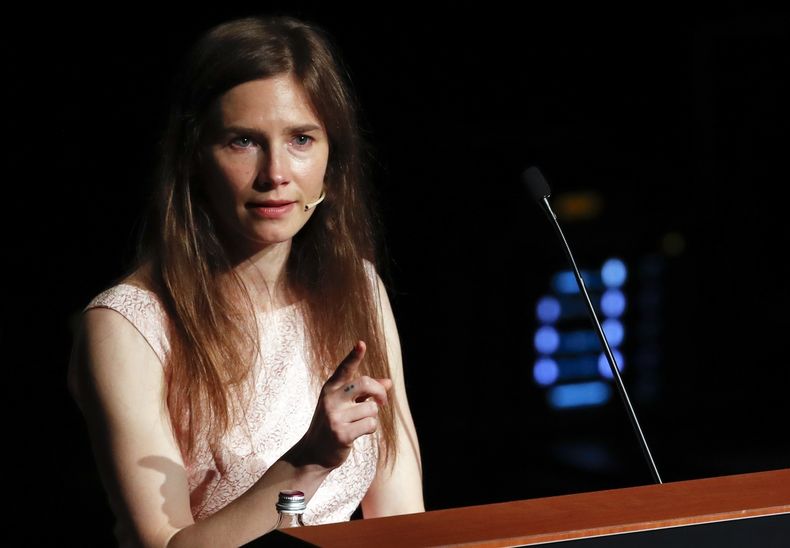 En esta imagen de archivo, Amanda Knox interviene en un evento sobre justicia penal en la Universidad de Módena, Italia, el 15 de junio de 2019. (AP Foto/Antonio Calanni, archivo)