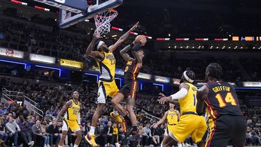 Hawks vencen 113-111 a Pacers con canasta de Colllins