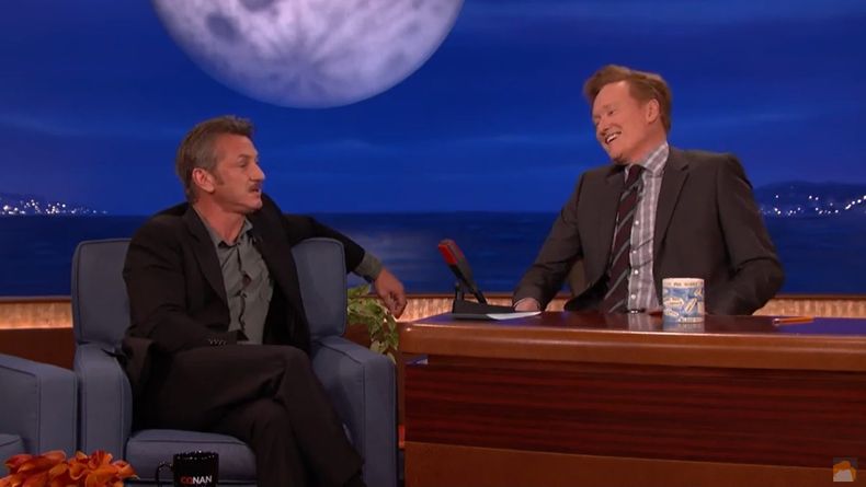 Sean Penn entrevistado sobre Cuba por la estrella de TBS Conan OBrien.