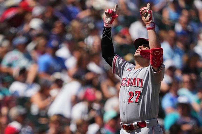 Sal Stewart, de los Rojos de Cincinnati, festeja tras conseguir un jonrón de tres carreras ante los Marineros de Seattle, el miércoles 22 de julio de 2026 (AP Foto/Lindsey Wasson)