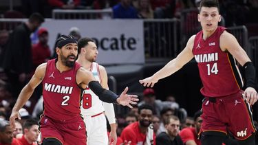 Butler anota 22; Heat vence a Bulls y llega a 50 triunfos