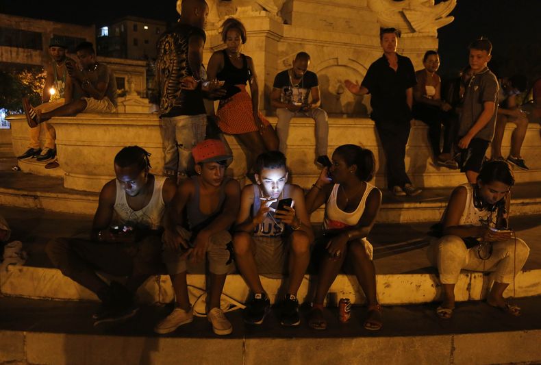 CAR-GEN_CUBA-INTERNET-0.jpg