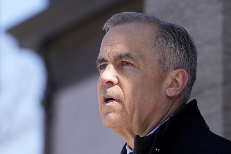 El primer ministro canadiense en Rideau Hall, donde le pidió a la Gobernadora General que disuelva al Parlamento y convoque a elecciones, en Ottawa, el 23 de marzo del 2025. (Frank Gunn/The Canadian Press via AP)