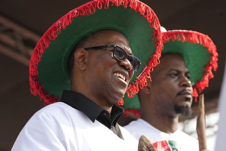 Peter Obi, candidato presidencial por el Partido Laborista de Nigeria, en un evento electoral en la Plaza Tafawa Balewa de Lagos, Nigeria el 11 de febrero del 2023. (AP foto/Sunday Alamba)