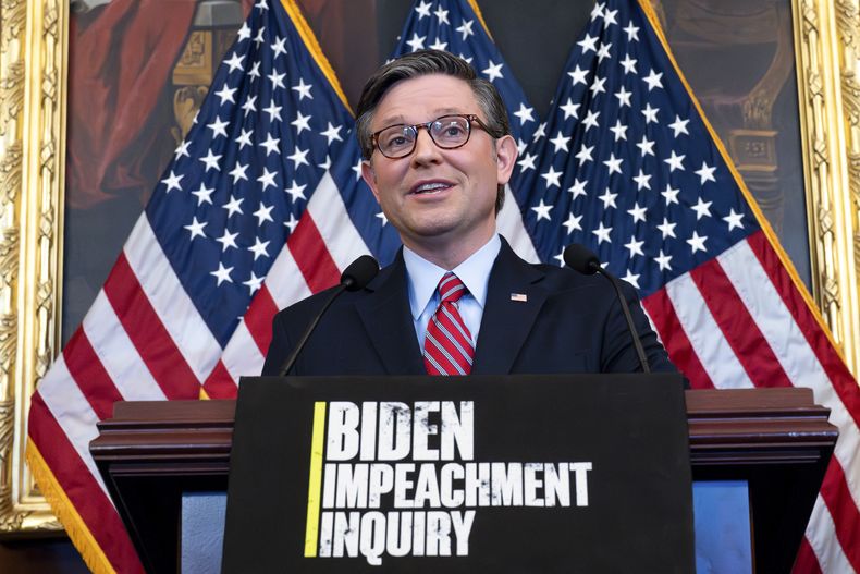 El presidente de la Cámara de Representantes de Estados Unidos, el republicano Mike Johnson, en el Capitolio en Washington el 29 de noviembre de 2023.. (Foto AP /J. Scott Applewhite)