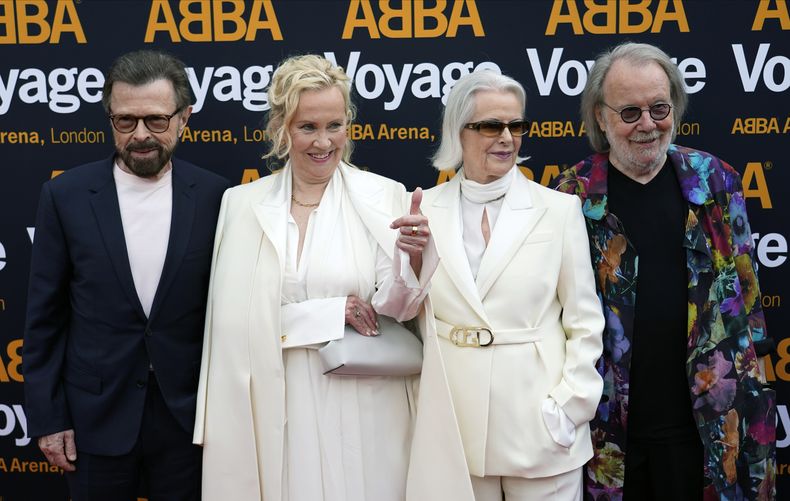 ARCHIVO - Los integrantes de ABBA, de izquierda a derecha, Bjorn Ulvaeus, Agnetha Faltskog, Anni-Frid Lyngstad y Benny Andersson llegan al concierto ABBA Voyage en la Arena ABBA de Londres, el 26 de mayo de 2022.Álbumes de ABBA, Blondie y Notorious B.I.G. fueron incorporados al Registro Nacional de Grabaciones de la Biblioteca del Congreso según se anunció el martes 16 de abril de 2024. (Foto AP/Alberto Pezzali, archivo)