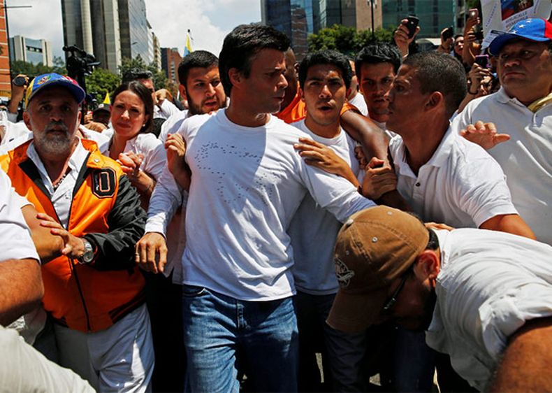 Leopoldo López, el líder de Voluntad Popular y preso político, volvió a conceder una entrevista para denunciar las acciones del gobierno venezolano. "Si tuviera que volver a llamar a las marchas, lo volvería a hacer", afirmó