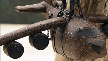 louis vuitton lanza un bolso con forma de avion que cuesta mas que un avion real