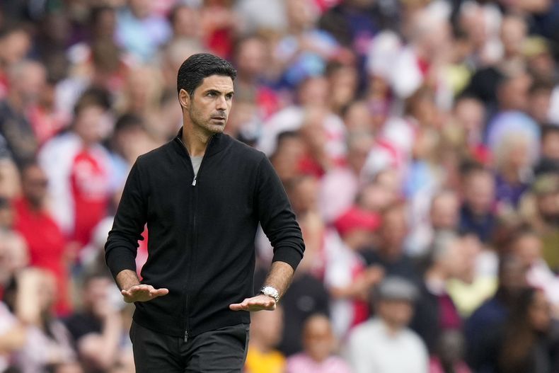 El técnico de Arsenal Mikel Arteta durante el partido contra Brighton en la Liga Premier, el sábado 31 de agosto de 2024. (AP Foto/Alastair Grant)