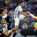 El argentino Alejo Veliz, trata de disparar a gol en contra de Guatemala, durante la ronda de grupos de la Copa del Mundo Sub 20, en el estadio Madre De Ciudades, en Santiago del Estero, Argentina, el martes 23 de mayo de 2023. (AP Foto/Nicolas Aguilera)