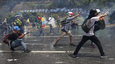 venezolanos afinan los ultimos detalles para el plebiscito de este domingo en medio de la represion del gobierno