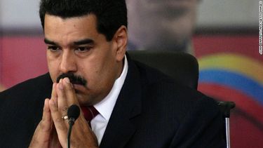 americateve | El régimen de Nicolás Maduro parece haber superado la volatilidad generada durante la ola de protestas estudiantiles producidas en la primera mitad del año, pero nuevos nubarrones se ciernan sobre el líder del chavismo, siendo el más alarmante de ellos la