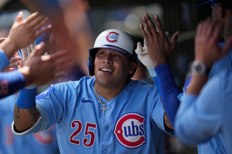 El bateador designado de los Cachorros de Chicago Moises Ballesteros celebra su jonrón de tres carreras ante los Mets de Nueva York el viernes 17 de abril del 2026. (AP Foto/Erin Hooley)