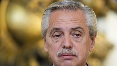 ARCHIVO - El presidente de Argentina, Alberto Fernández, asiste a una conferencia de prensa en la casa de gobierno en Buenos Aires, Argentina, el 13 de junio de 2023. (AP Foto/Natacha Pisarenko, Archivo)