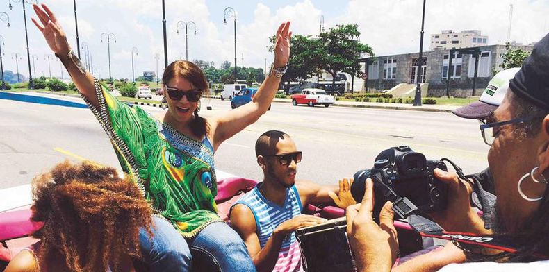 Olga Tañón estuvo en Cuba en julio para grabar el video promocional de su más reciente sencillo Vivo la vida, filmado en calles de La Habana.