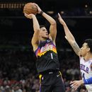 Suns doblegan 114-104 a 76ers; Booker consigue 35 puntos
